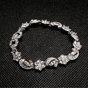 Pennino Floral Link Icy Rhinestones Bracelet Signed 7”, Silver‎ Tone Vintage